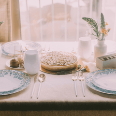 10 In. Roses Design Plastic Plates | 10 Count