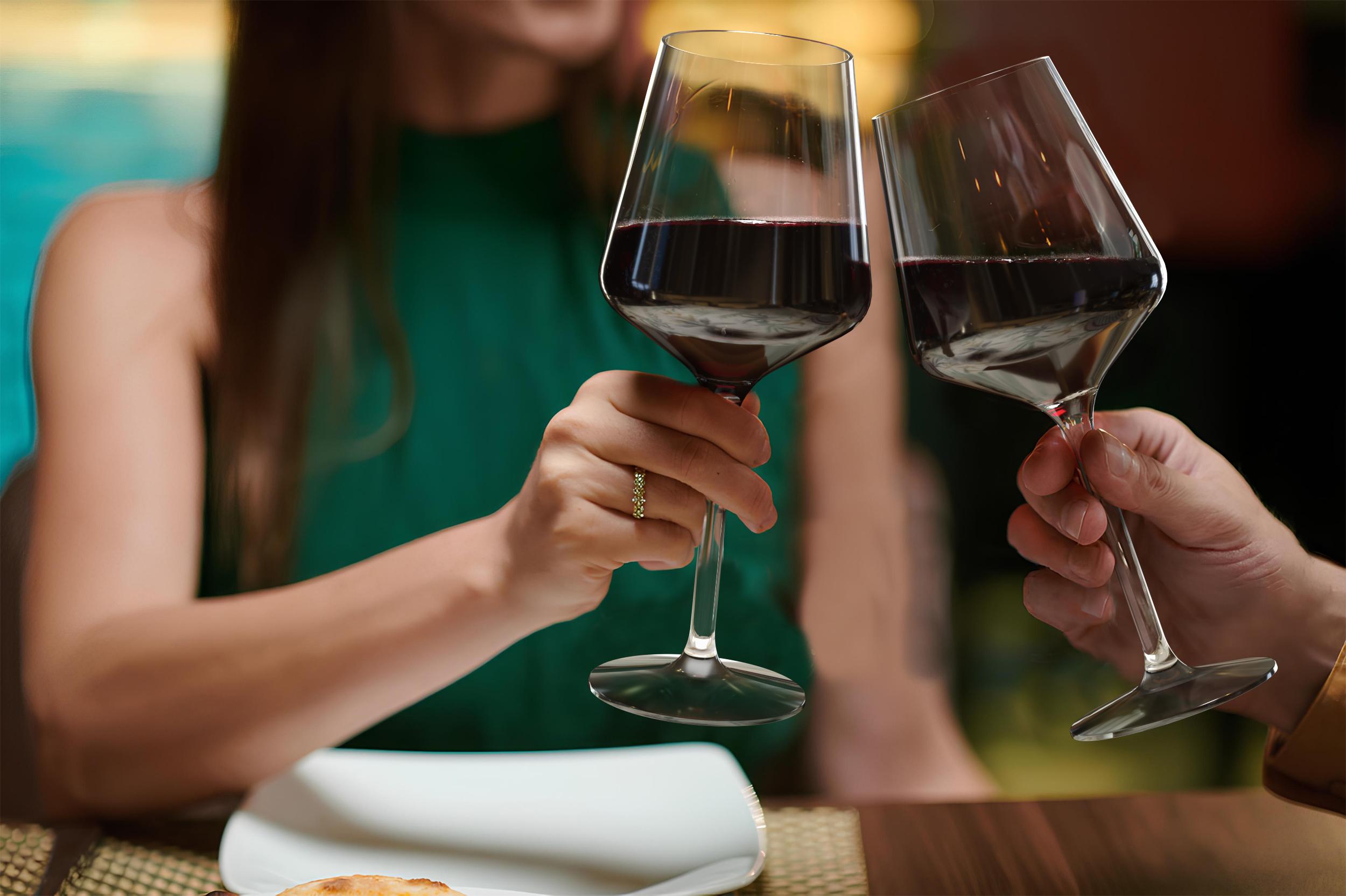 Shop Plastic Wine Glasses & Disposable Wine Cups Online