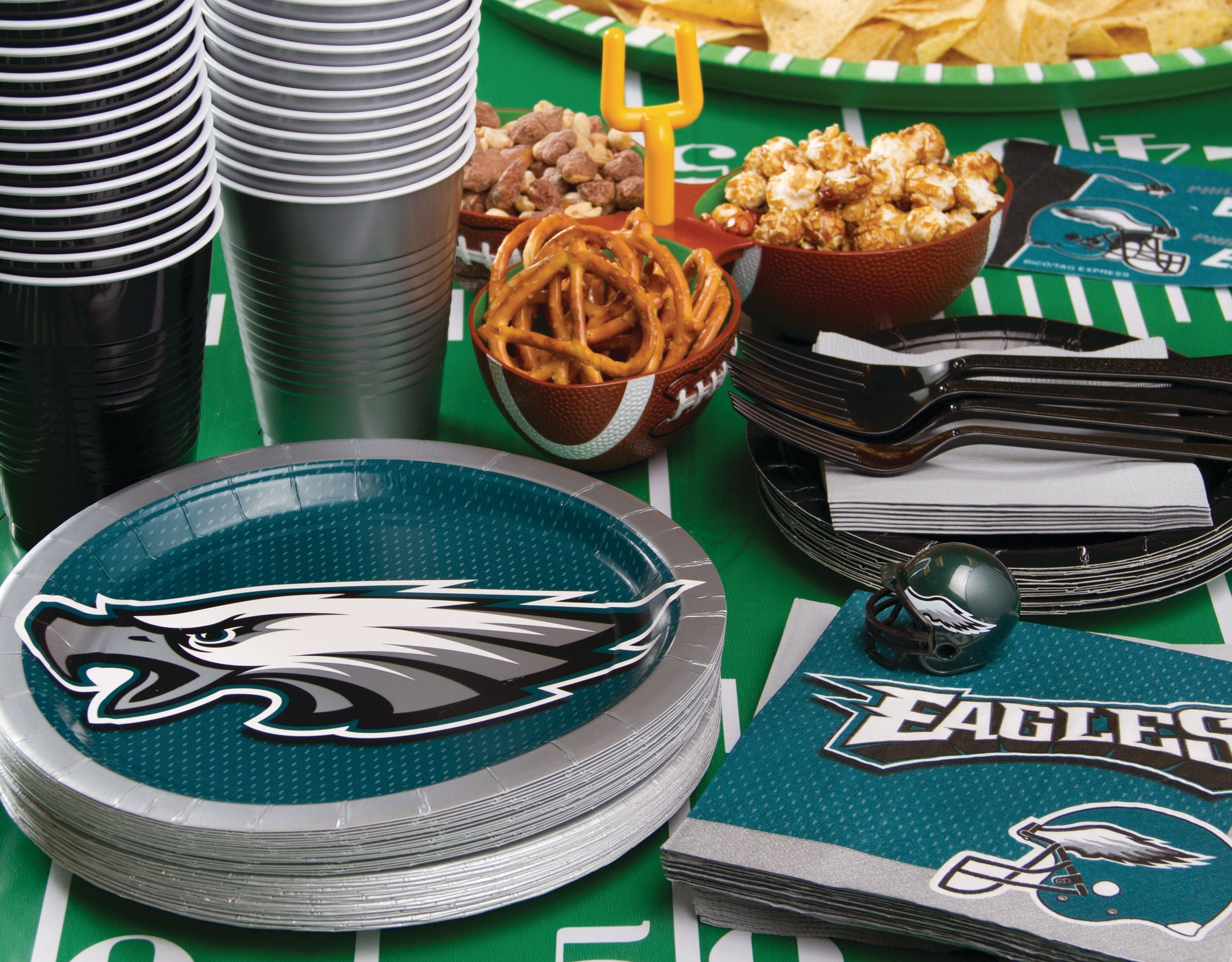 Philadelphia Eagles 9" Round Paper Plates, 18-Pack