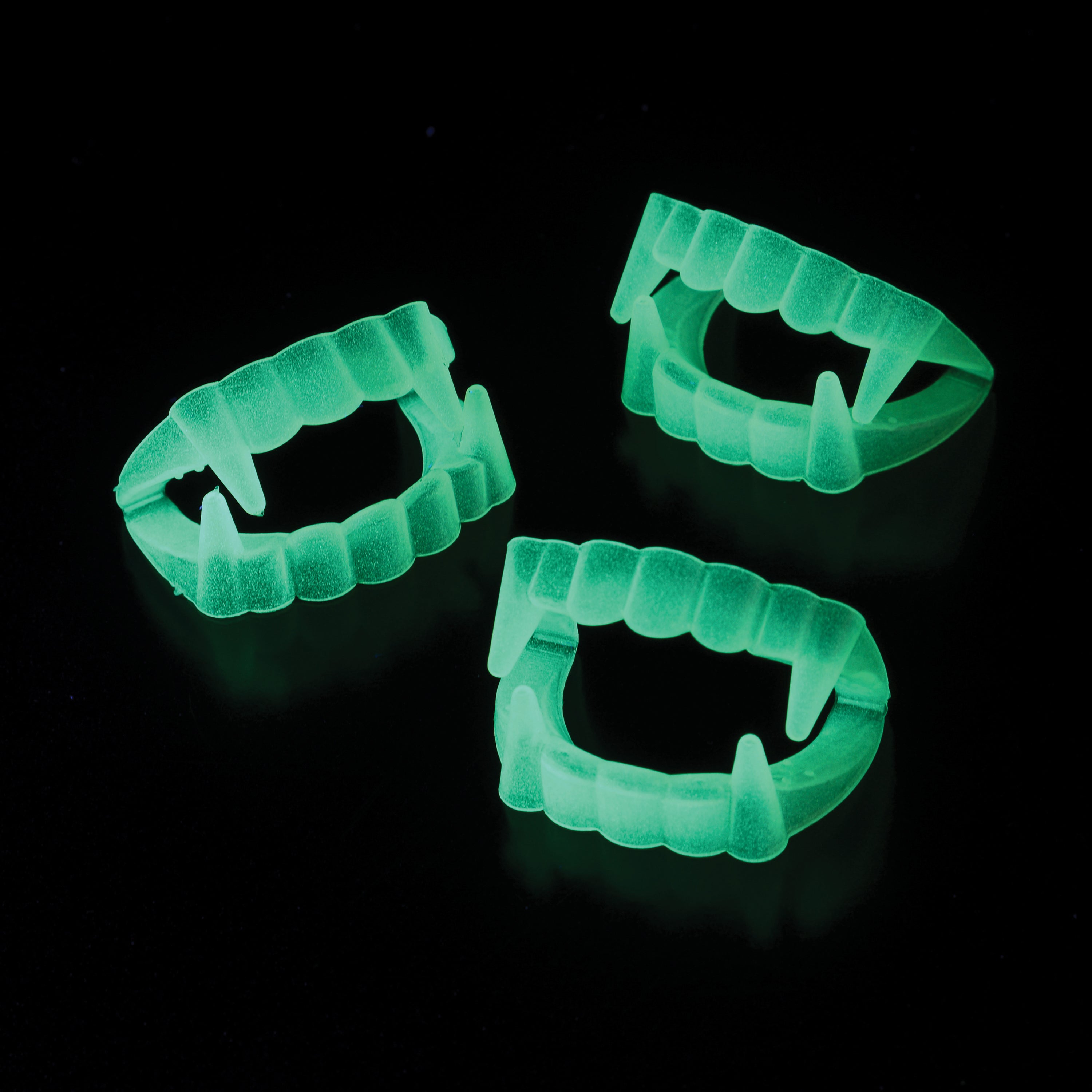 Glow Vampire Teeth (Sold By Gross)