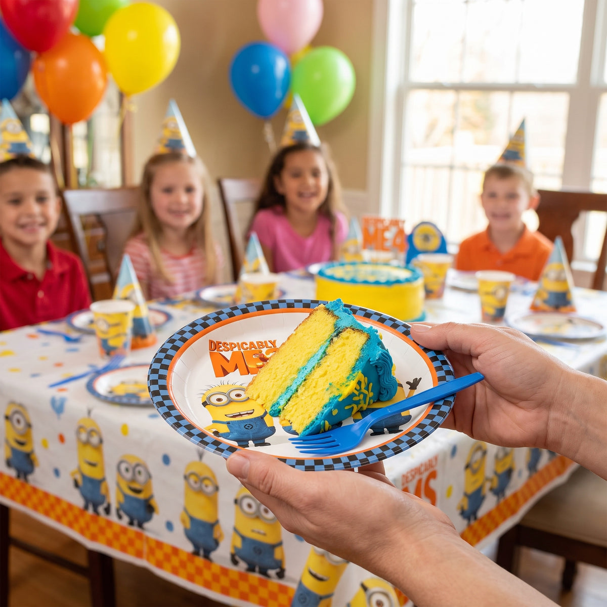 Despicable Me Minion Adventure 9-Inch Round Plates, 8-Pack