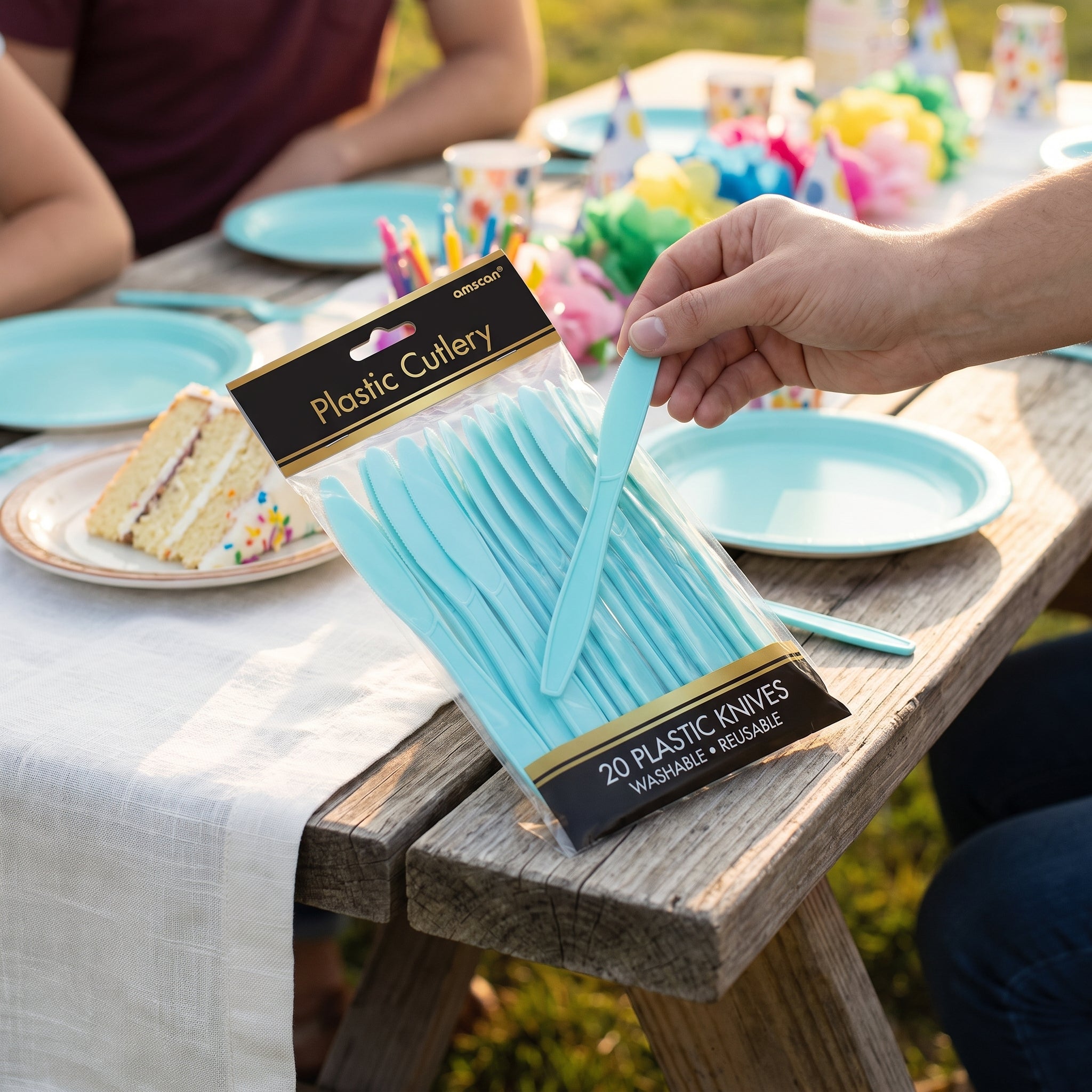 Robin's Egg Blue Plastic Knives - 7.5 In. | 20 Count
