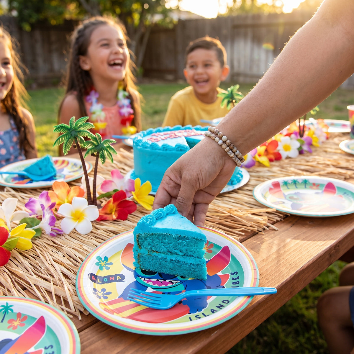 Disney Lilo & Stitch 9-Inch Round Paper Plates, 8-Pack