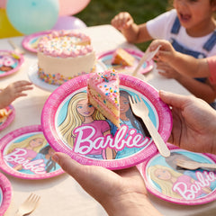 Barbie Dream Together 9-Inch Round Paper Plates - 8 Pack